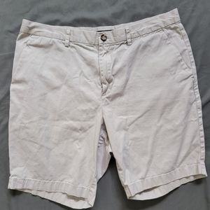 MICHAEL Kors mens size 33, kaki color shorts.